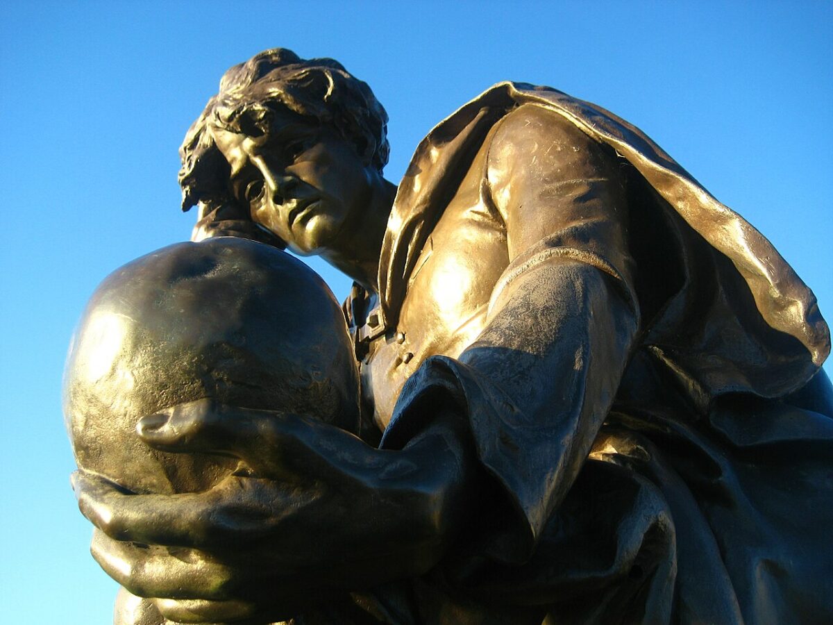 Sculpture of Hamlet